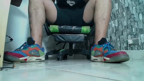 Snapshot of srfindomfeet_ chatting on February 2025 10:39:01 PM sr master cum its my old account online show from February 2025 10:39:01 PM