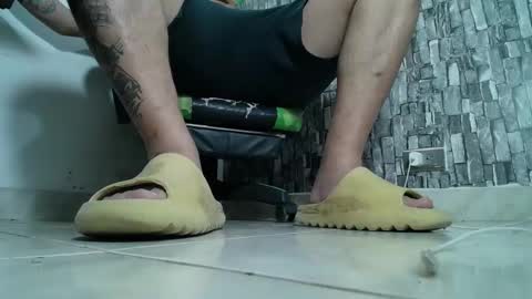 Snapshot of srfindomfeet_ chatting on February 2025 04:46:02 AM sr master cum its my old account online show from February 2025 04:46:02 AM