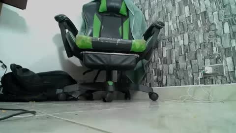 Snapshot of srfindomfeet_ chatting on February 2025 01:04:01 AM sr master cum its my old account online show from February 2025 01:04:01 AM