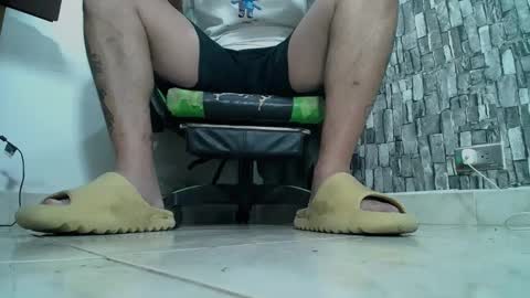 Snapshot of srfindomfeet_ chatting on February 2025 04:06:01 AM sr master cum its my old account online show from February 2025 04:06:01 AM