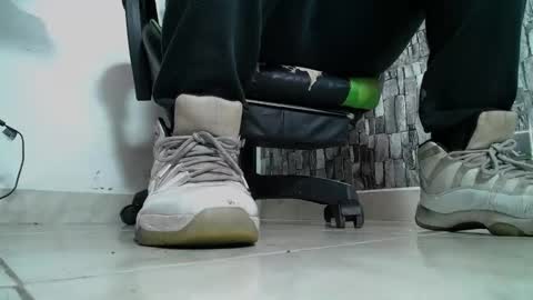 Snapshot of srfindomfeet_ chatting on February 2025 08:40:01 PM sr master cum its my old account online show from February 2025 08:40:01 PM
