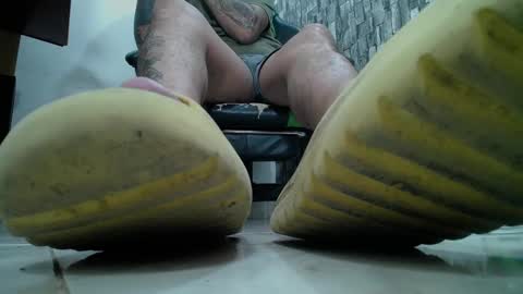 Snapshot of srfindomfeet_ chatting on February 2025 05:09:01 AM sr master cum its my old account online show from February 2025 05:09:01 AM