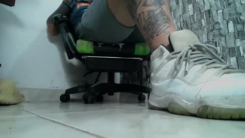 Snapshot of srfindomfeet_ chatting on February 2025 12:52:02 AM sr master cum its my old account online show from February 2025 12:52:02 AM