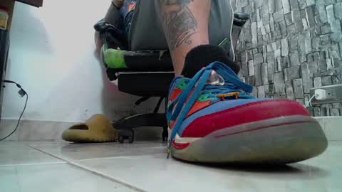 Snapshot of srfindomfeet_ chatting on February 2025 05:37:01 PM sr master cum its my old account online show from February 2025 05:37:01 PM