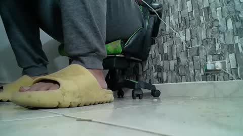 Snapshot of srfindomfeet_ chatting on February 2025 02:07:02 AM sr master cum its my old account online show from February 2025 02:07:02 AM