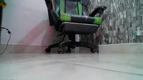 Snapshot of srfindomfeet_ chatting on February 2025 06:52:01 PM sr master cum its my old account online show from February 2025 06:52:01 PM