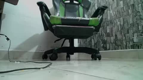 Snapshot of srfindomfeet_ chatting on February 2025 05:01:01 AM sr master cum its my old account online show from February 2025 05:01:01 AM