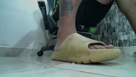 Snapshot of srfindomfeet_ chatting on February 2025 01:09:02 AM sr master cum its my old account online show from February 2025 01:09:02 AM