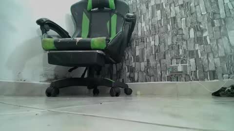 Snapshot of srfindomfeet_ chatting on February 2025 06:47:02 AM sr master cum its my old account online show from February 2025 06:47:02 AM