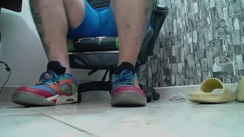 Snapshot of srfindomfeet_ chatting on February 2025 10:09:01 PM sr master cum its my old account online show from February 2025 10:09:01 PM
