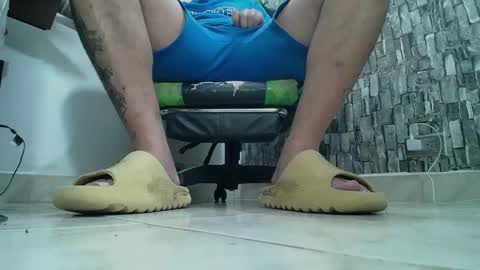 Snapshot of srfindomfeet_ chatting on March 2025 05:42:01 AM sr master cum its my old account online show from March 2025 05:42:01 AM