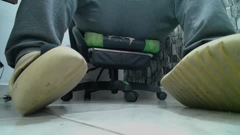 Snapshot of srfindomfeet_ chatting on March 2025 05:01:01 AM sr master cum its my old account online show from March 2025 05:01:01 AM