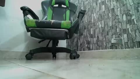 Snapshot of srfindomfeet_ chatting on March 2025 03:41:01 AM sr master cum its my old account online show from March 2025 03:41:01 AM