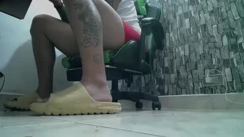 Snapshot of srfindomfeet_ chatting on March 2025 07:19:01 AM sr master cum its my old account online show from March 2025 07:19:01 AM