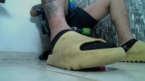 Snapshot of srfindomfeet_ chatting on March 2025 02:39:02 AM sr master cum its my old account online show from March 2025 02:39:02 AM
