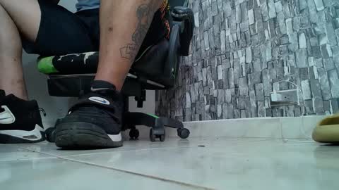 Snapshot of srfindomfeet_ chatting on March 2025 03:49:01 PM sr master cum its my old account online show from March 2025 03:49:01 PM