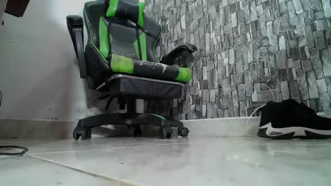 Snapshot of srfindomfeet_ chatting on March 2025 09:57:01 PM sr master cum its my old account online show from March 2025 09:57:01 PM