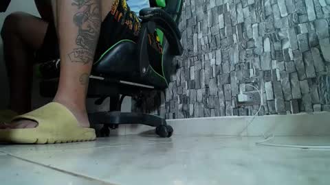Snapshot of srfindomfeet_ chatting on March 2025 01:01:02 AM sr master cum its my old account online show from March 2025 01:01:02 AM