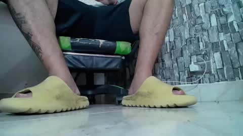 Snapshot of srfindomfeet_ chatting on March 2025 06:56:01 PM sr master cum its my old account online show from March 2025 06:56:01 PM