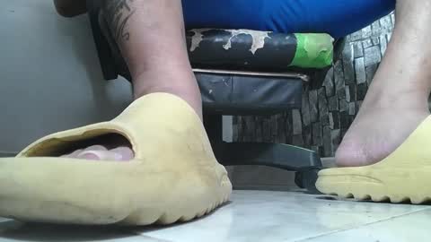 Snapshot of srfindomfeet_ chatting on September 2025 02:45:01 AM sr master cum its my old account online show from September 2025 02:45:01 AM