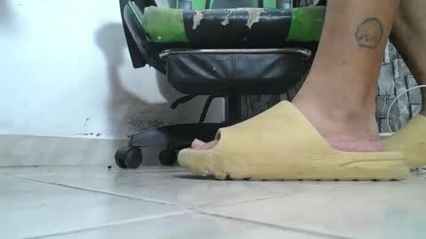 Snapshot of srfindomfeet_ chatting on September 2025 07:03:02 PM sr master cum its my old account online show from September 2025 07:03:02 PM