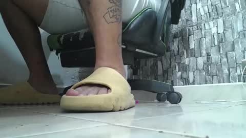 Snapshot of srfindomfeet_ chatting on September 2025 02:15:02 AM sr master cum its my old account online show from September 2025 02:15:02 AM