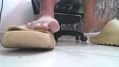 Snapshot of srfindomfeet_ chatting on September 2025 11:37:02 AM sr master cum its my old account online show from September 2025 11:37:02 AM