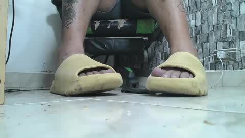 Snapshot of srfindomfeet_ chatting on October 2025 03:05:02 AM sr master cum its my old account online show from October 2025 03:05:02 AM