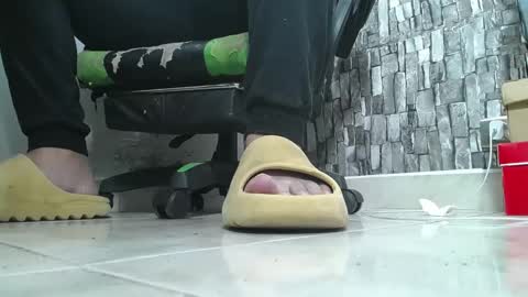 Snapshot of srfindomfeet_ chatting on October 2025 02:42:01 AM sr master cum its my old account online show from October 2025 02:42:01 AM