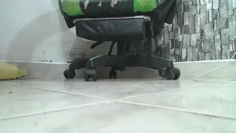 Snapshot of srfindomfeet_ chatting on October 2025 01:48:02 AM sr master cum its my old account online show from October 2025 01:48:02 AM