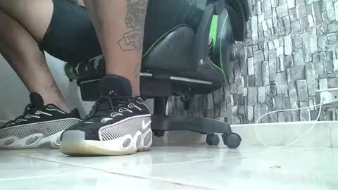 Snapshot of srfindomfeet_ chatting on October 2025 12:21:02 AM sr master cum its my old account online show from October 2025 12:21:02 AM