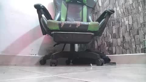 Snapshot of srfindomfeet_ chatting on October 2025 07:25:02 PM sr master cum its my old account online show from October 2025 07:25:02 PM