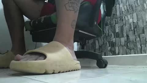 Snapshot of srfindomfeet_ chatting on October 2025 07:41:01 AM sr master cum its my old account online show from October 2025 07:41:01 AM