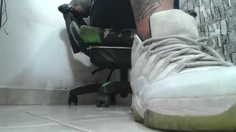 Snapshot of srfindomfeet_ chatting on October 2025 01:09:01 AM sr master cum its my old account online show from October 2025 01:09:01 AM