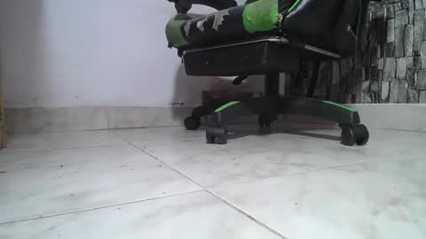Snapshot of srfindomfeet_ chatting on June 2026 05:02:02 PM sr master cum its my old account online show from June 2026 05:02:02 PM