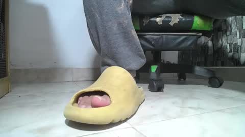 Snapshot of srfindomfeet_ chatting on June 2026 05:08:01 AM sr master cum its my old account online show from June 2026 05:08:01 AM