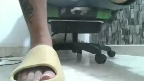 Snapshot of srfindomfeet_ chatting on July 2026 08:57:02 PM sr master cum its my old account online show from July 2026 08:57:02 PM