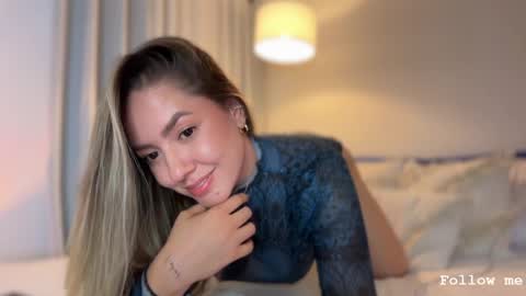 Snapshot of srta__sophie chatting on May 2026 01:36:02 AM Sophie 3 online show from May 2026 01:36:02 AM