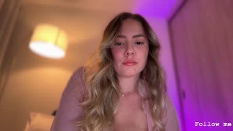 Snapshot of srta__sophie chatting on June 2026 12:42:01 AM Sophie 3 online show from June 2026 12:42:01 AM