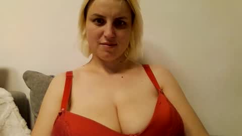 Amelly online show from January 2026 10:02:02 PM