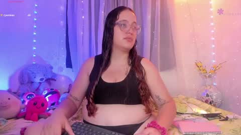 Snapshot of stacy_millerr chatting on June 2026 12:33:02 PM Stacy Boobs online show from June 2026 12:33:02 PM