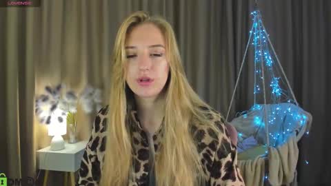 Stacy Mon Tue Wed Thu Fri Sun GMT GMT 3 1000am - 0400pm  online show from October 2025 09:19:02 AM