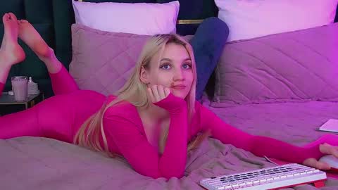 Snapshot of stacyevancesss chatting on November 2025 08:53:01 PM StacyEvances online show from November 2025 08:53:01 PM