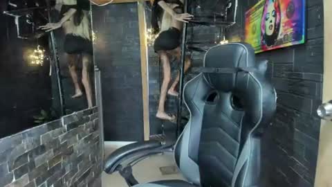 stacymalibuxx online show from June 2026 10:32:01 PM
