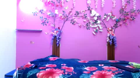 alejandra online show from April 2026 07:15:01 PM