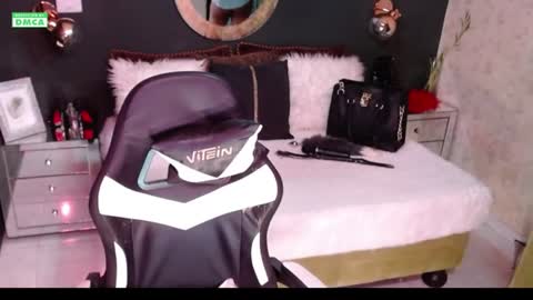Welcome Im VICTORIA  Your love is my passion activate my love and moaning with your tips and enjoy with me online show from August 2026 02:22:01 AM