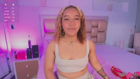 Snapshot of starlightsss_ chatting on May 2026 01:50:02 PM . online show from May 2026 01:50:02 PM