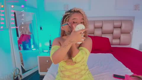 Snapshot of starlightsss_ chatting on May 2026 01:30:02 PM . online show from May 2026 01:30:02 PM