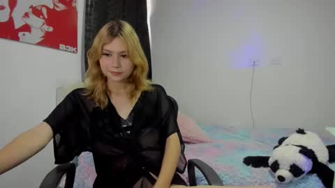 starmoonly online show from December 2025 09:20:02 PM