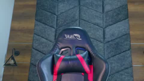 M O O N  online show from April 2026 02:44:02 AM